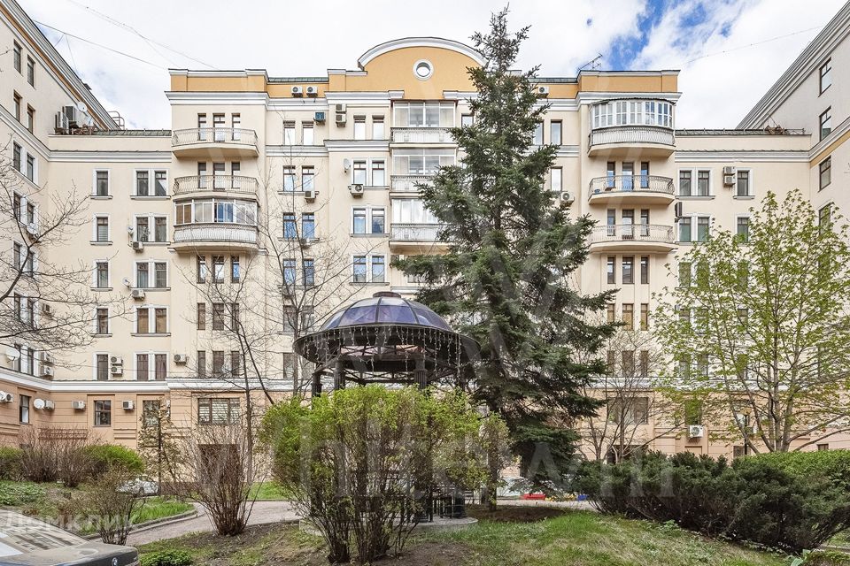 Продаётся 4-комнатная квартира, 145.4 м²