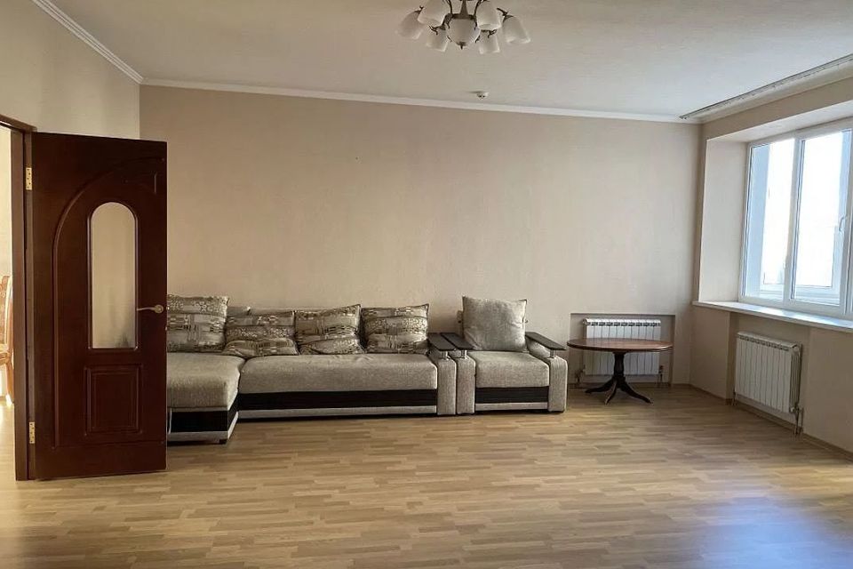 Продаётся 2-комнатная квартира, 107 м²