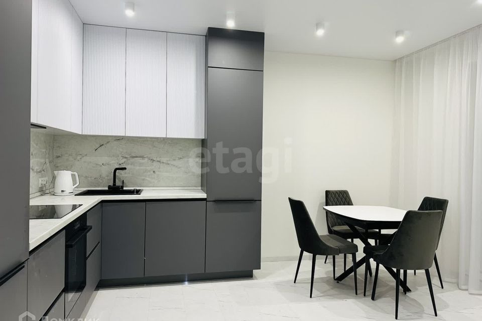 Продаётся 3-комнатная квартира, 103 м²