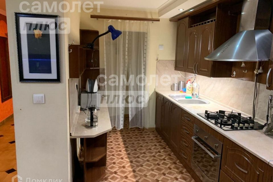 Продаётся 6-комнатная квартира, 220.7 м²