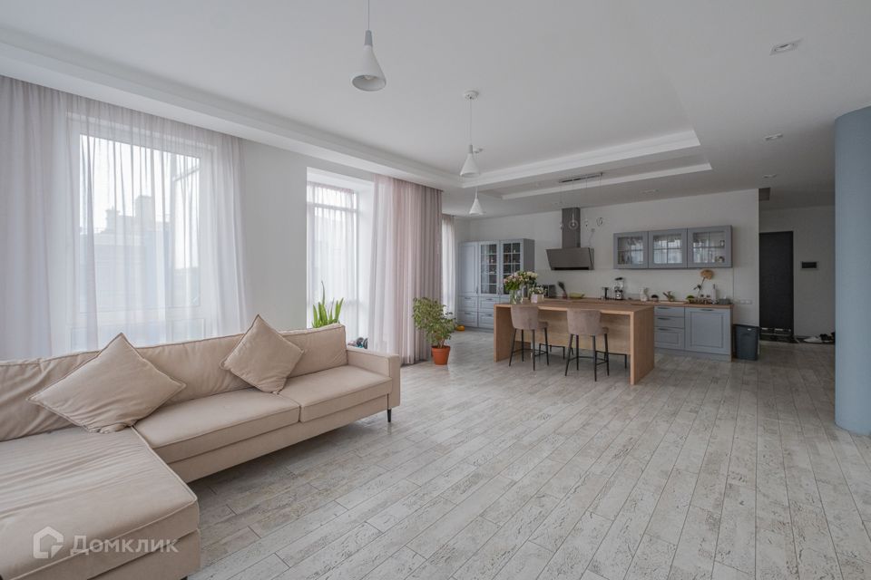 Продаётся 6-комнатная квартира, 362 м²