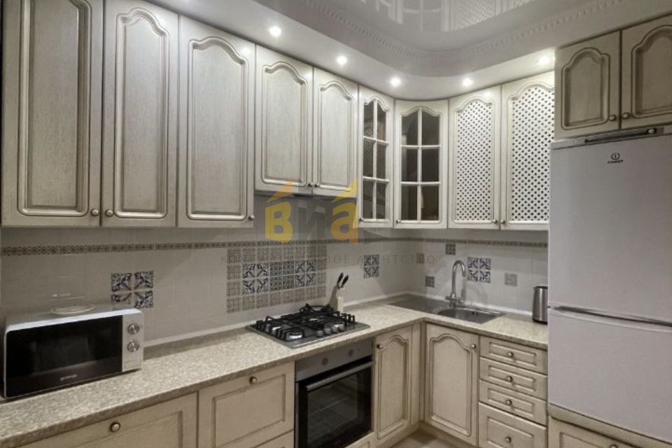 Сдаётся 2-комнатная квартира, 76 м²