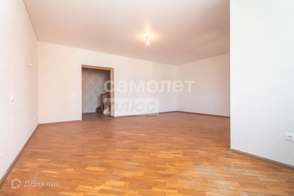Продаётся 4-комнатная квартира, 158.9 м²