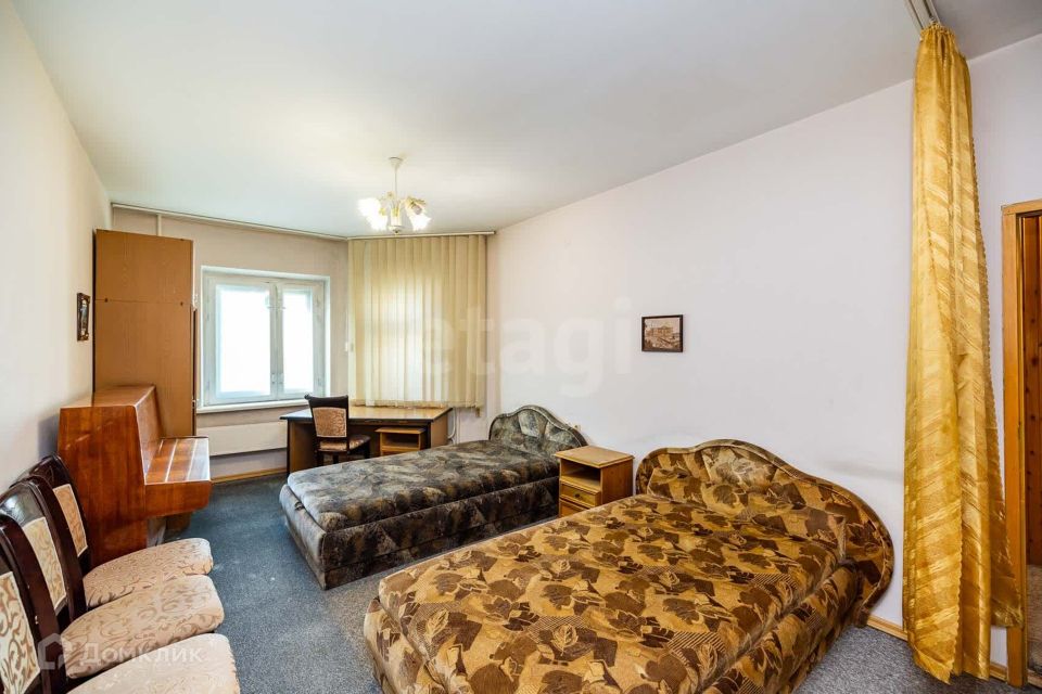 Продаётся 4-комнатная квартира, 107.7 м²