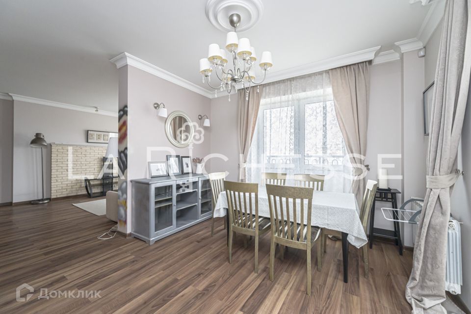 Продаётся 4-комнатная квартира, 117 м²