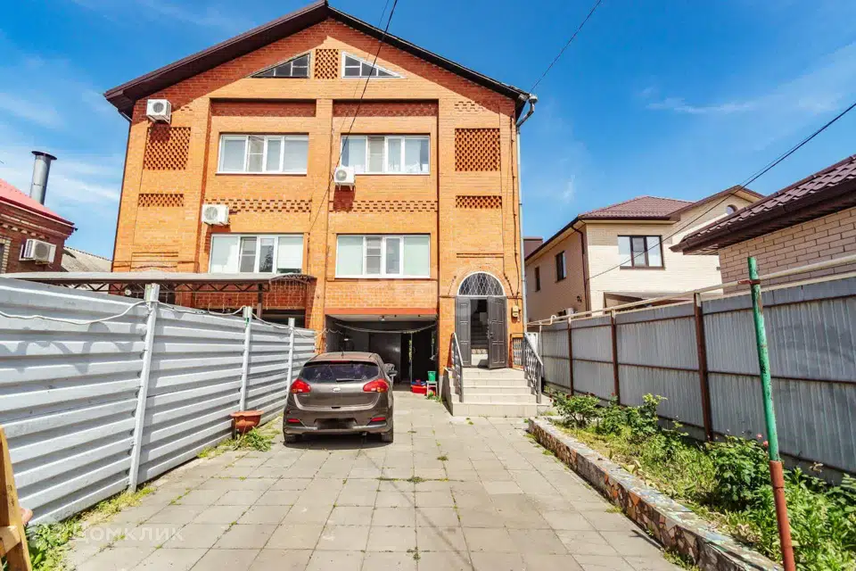 Продаётся 3-этажный дом, 230 м²