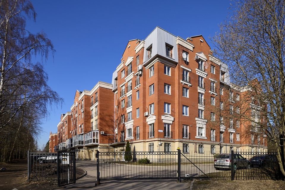 Продаётся 2-комнатная квартира, 121.5 м²