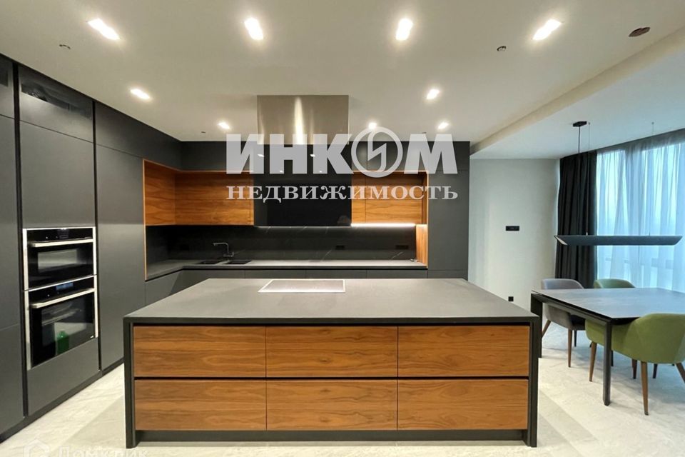 Продаётся 3-комнатная квартира, 140 м²