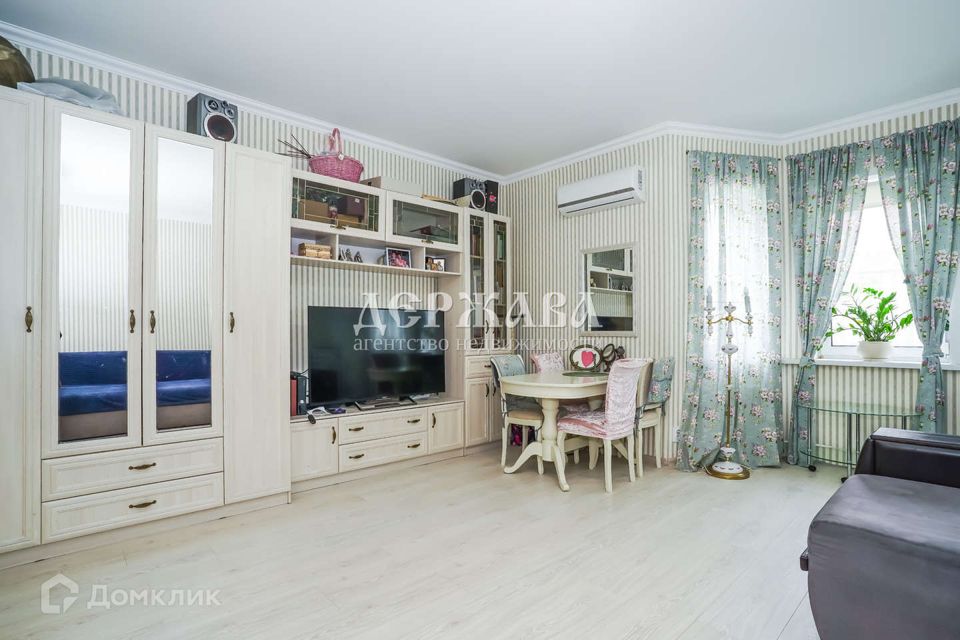 Продаётся 2-комнатная квартира, 72.3 м²