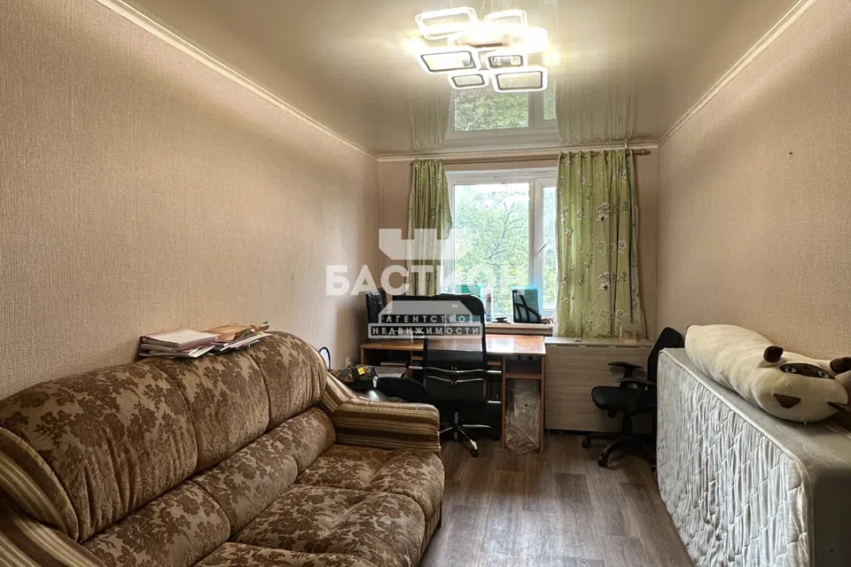 Продаётся 4-комнатная квартира, 66.6 м²