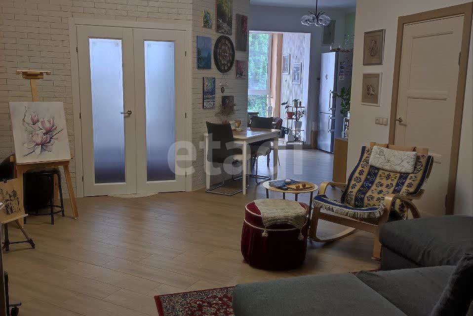 Продаётся 1-комнатная квартира, 53.2 м²
