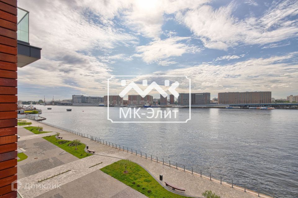 Продаётся 4-комнатная квартира, 178 м²