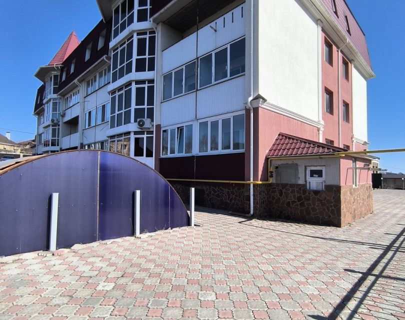 Продаётся 4-комнатная квартира, 104.8 м²