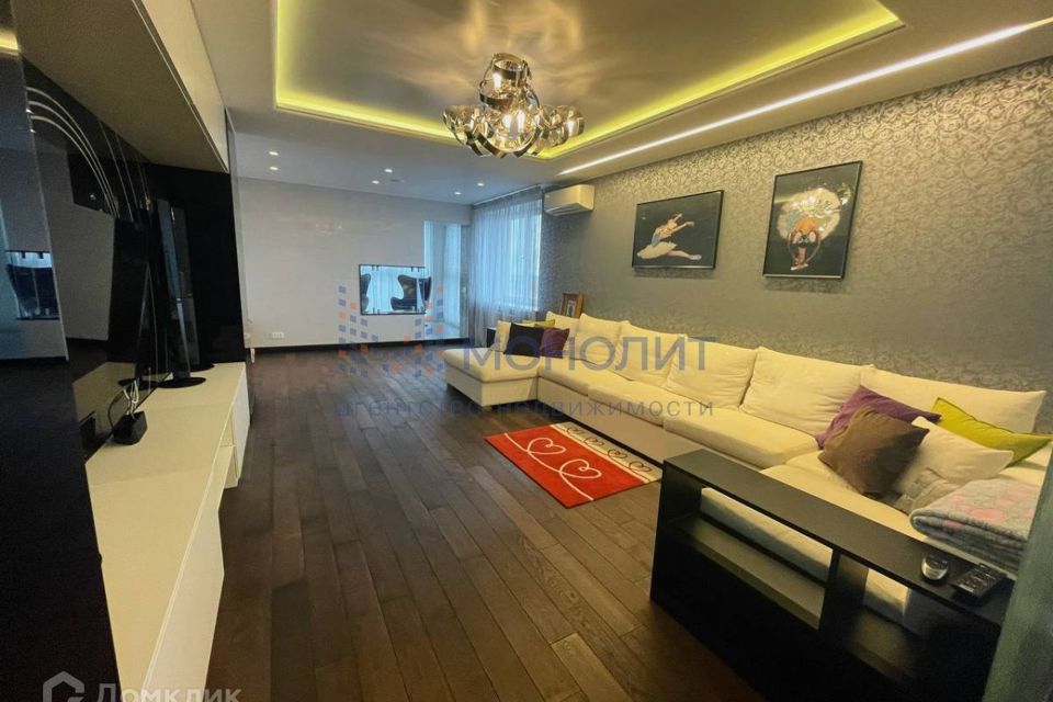 Сдаётся 4-комнатная квартира, 210 м²