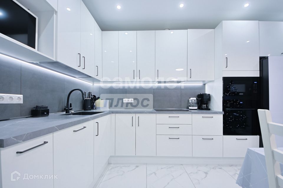 Продаётся 3-комнатная квартира, 97.5 м²