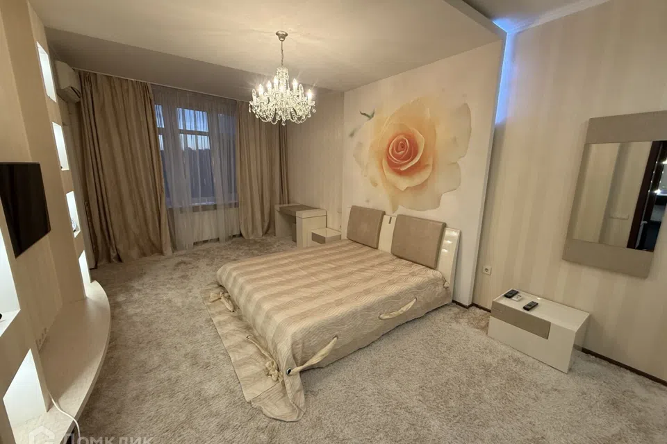 Продаётся 4-комнатная квартира, 153 м²
