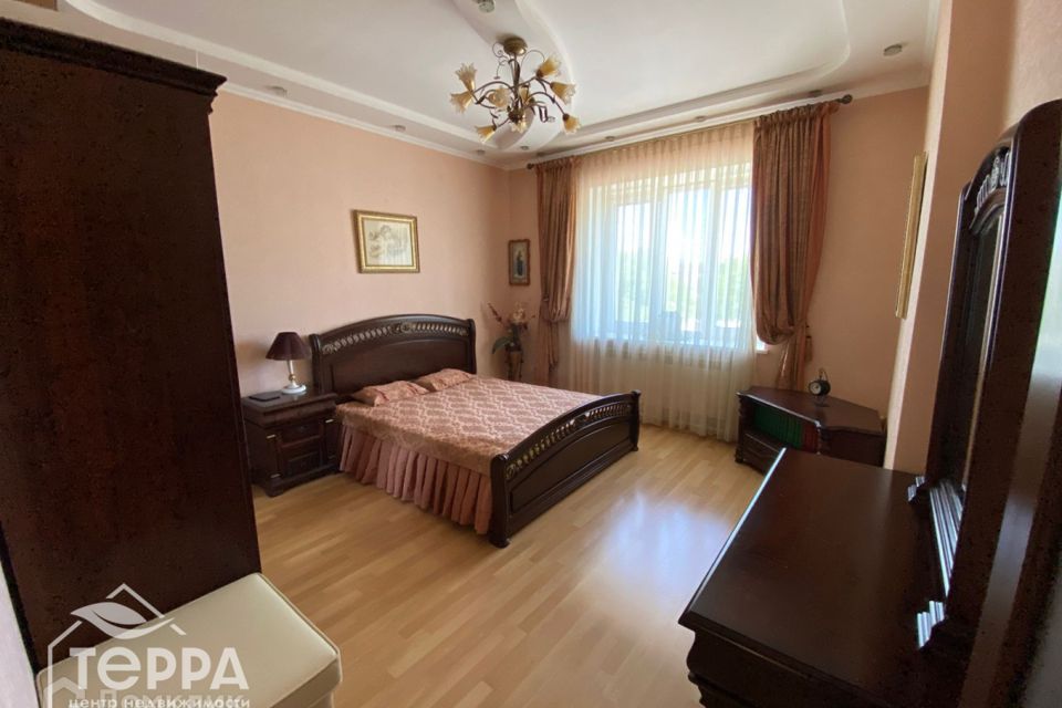 Продаётся 3-комнатная квартира, 101.8 м²