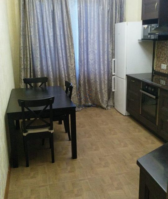 Сдаётся 1-комнатная квартира, 56 м²