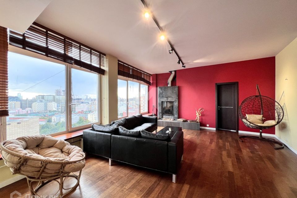 Сдаётся 2-комнатная квартира, 140 м²