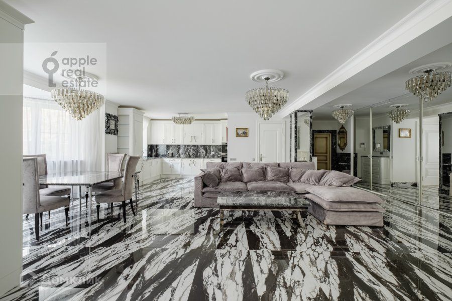 Сдаётся 2-комнатная квартира, 135 м²