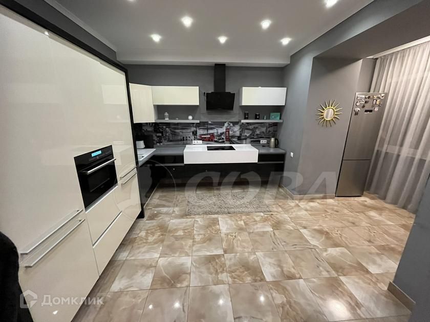 Сдаётся 4-комнатная квартира, 150 м²