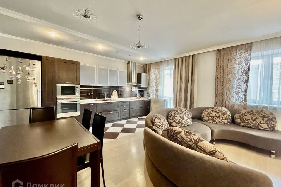 Сдаётся 2-комнатная квартира, 115 м²