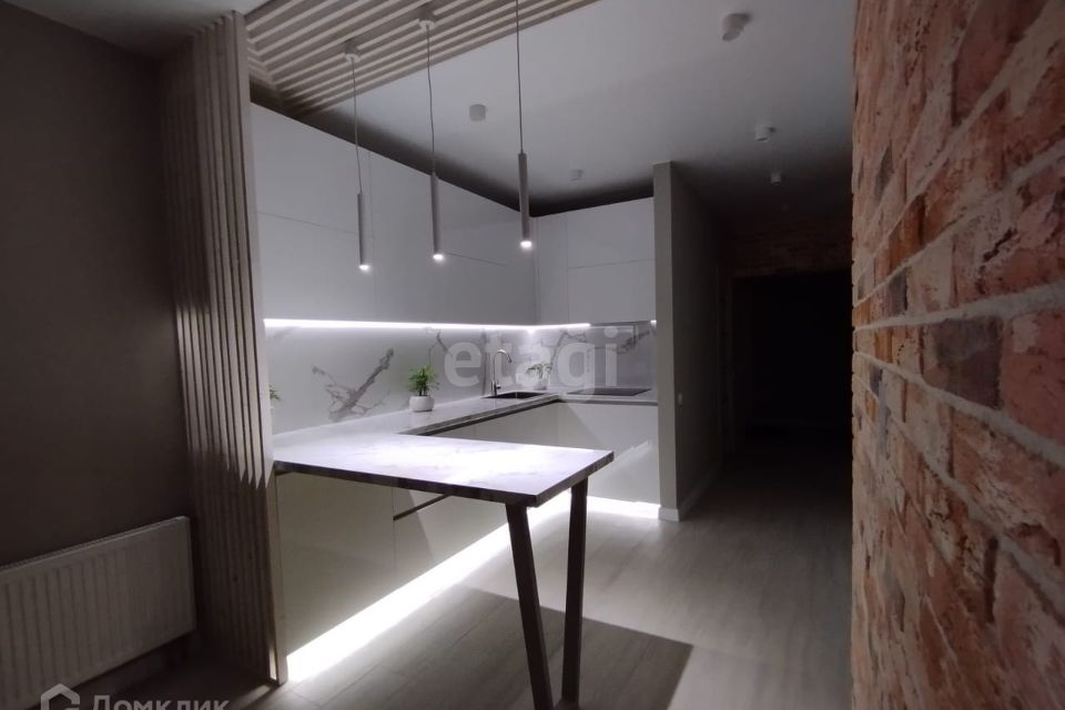 Продаётся 3-комнатная квартира, 102 м²
