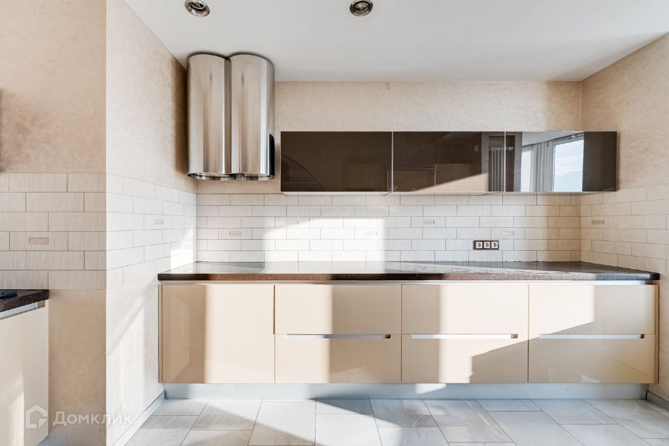 Продаётся 5-комнатная квартира, 171 м²