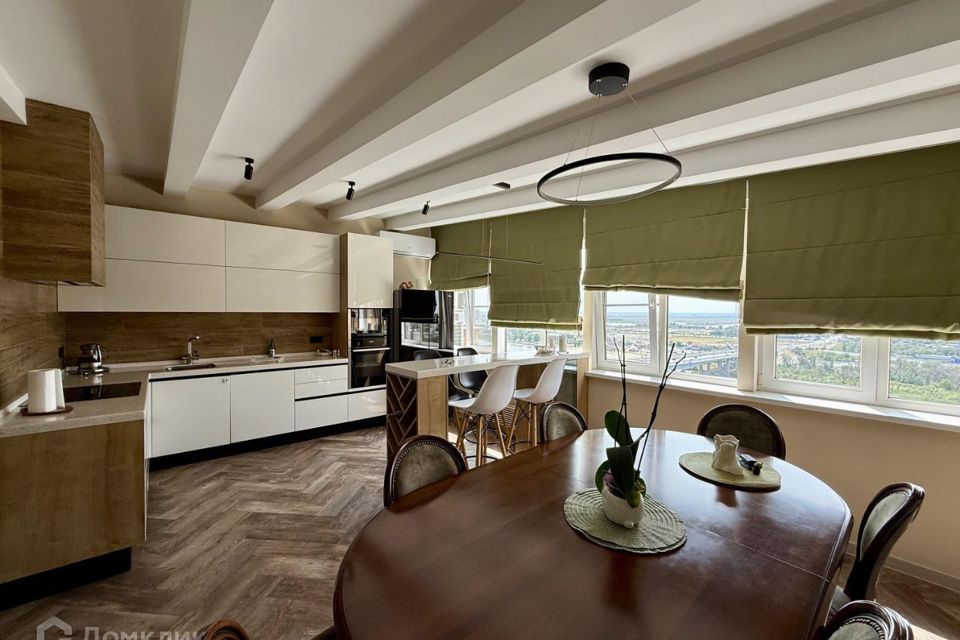 Продаётся 4-комнатная квартира, 126 м²