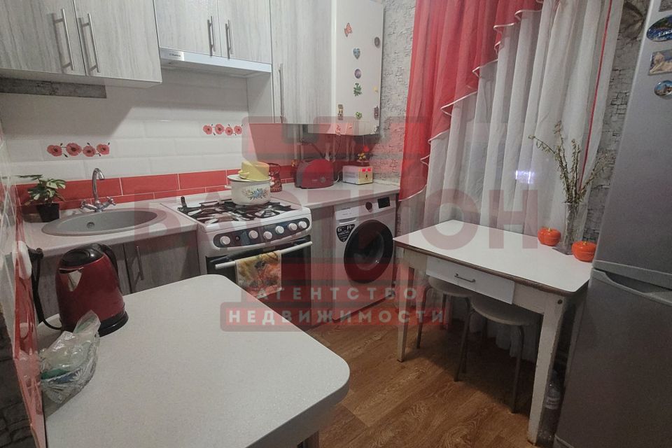 Продаётся 4-комнатная квартира, 60 м²