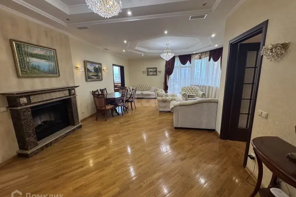 Продаётся 3-комнатная квартира, 136 м²