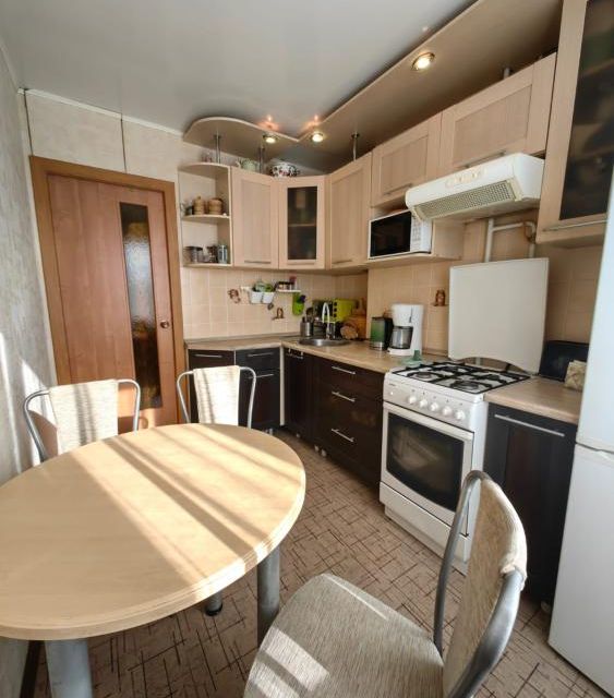 Продаётся 4-комнатная квартира, 65 м²