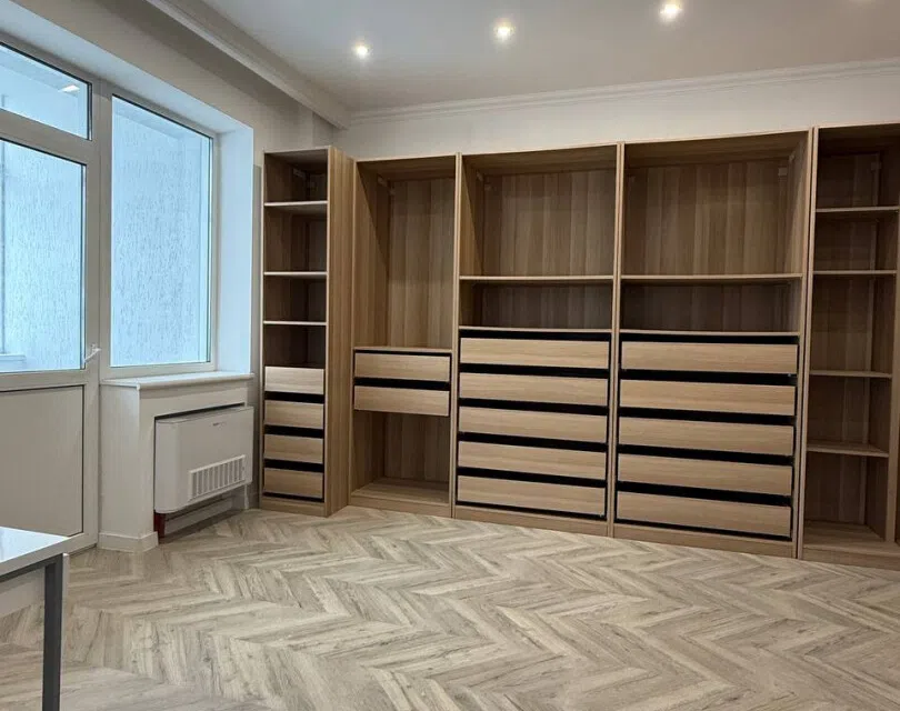 Продаётся 4-комнатная квартира, 193.4 м²