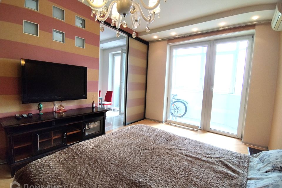 Продаётся 1-комнатная квартира, 56 м²