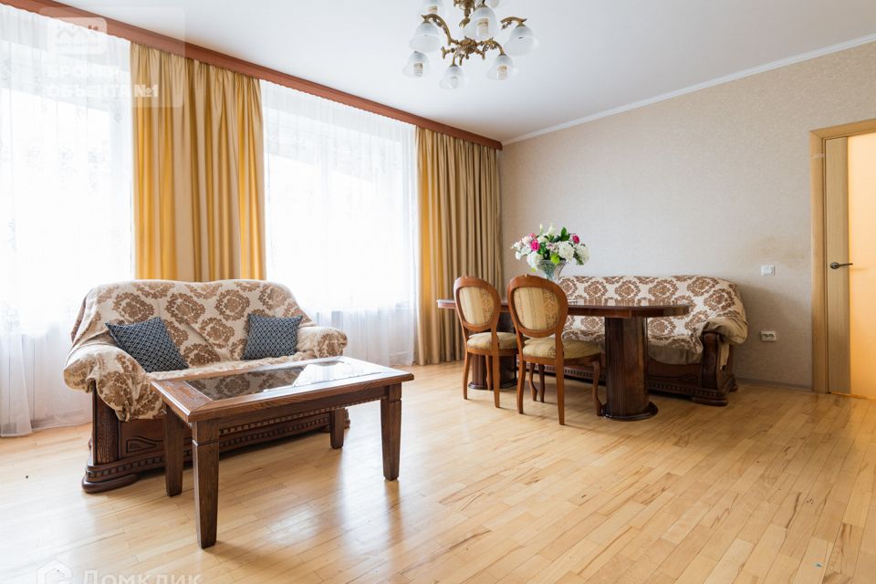 Продаётся 3-комнатная квартира, 104 м²