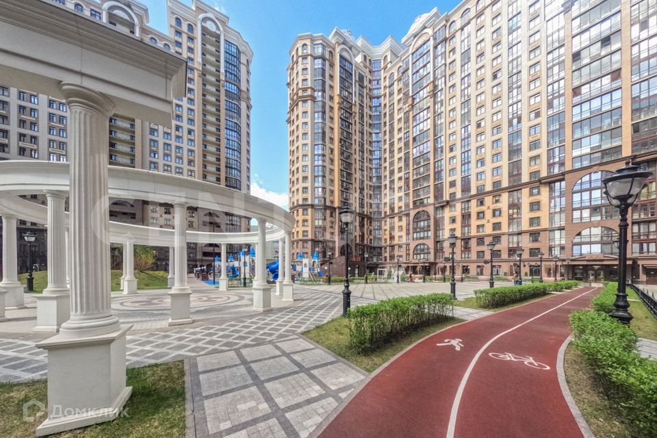 Продаётся 3-комнатная квартира, 102 м²