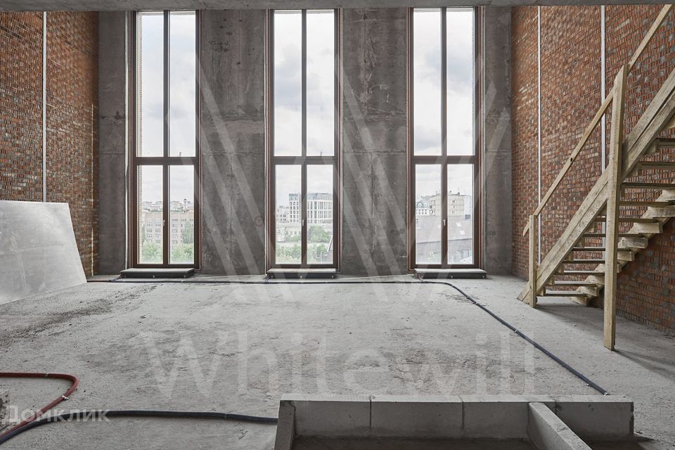Продаётся 4-комнатная квартира, 217 м²