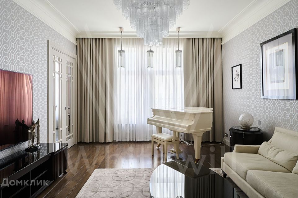 Продаётся 4-комнатная квартира, 173.6 м²