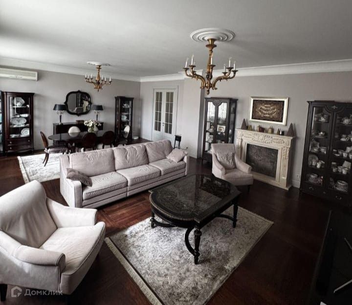 Продаётся 4-комнатная квартира, 192 м²