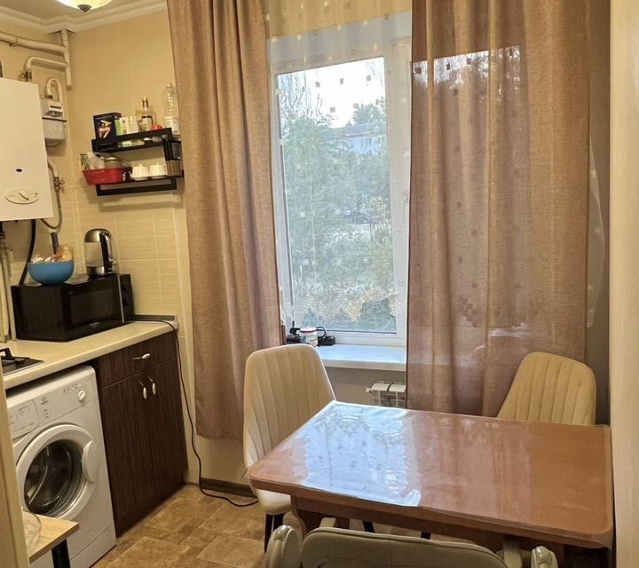 Продаётся 3-комнатная квартира, 49.3 м²