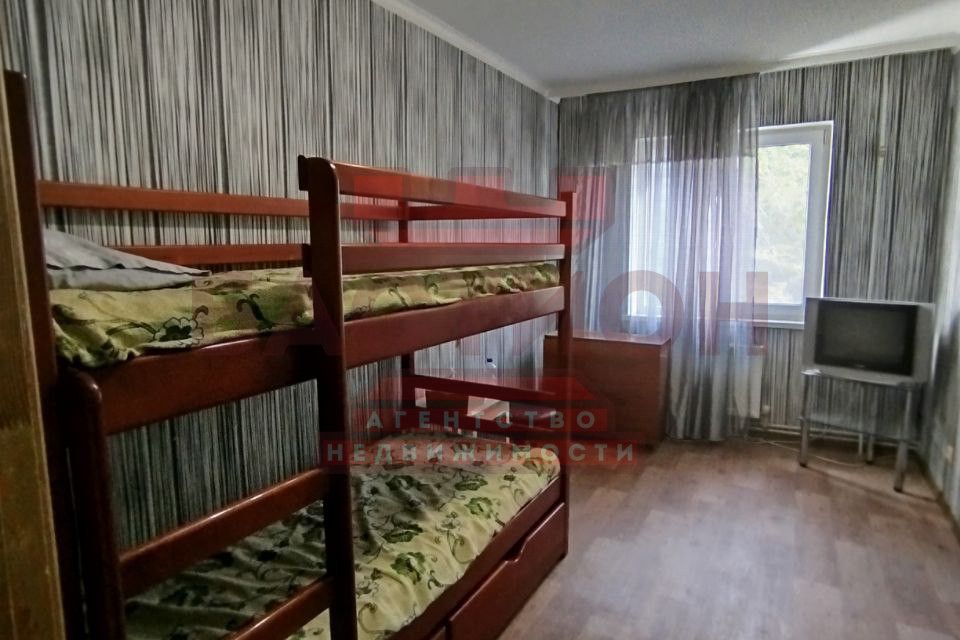 Продаётся 4-комнатная квартира, 61 м²