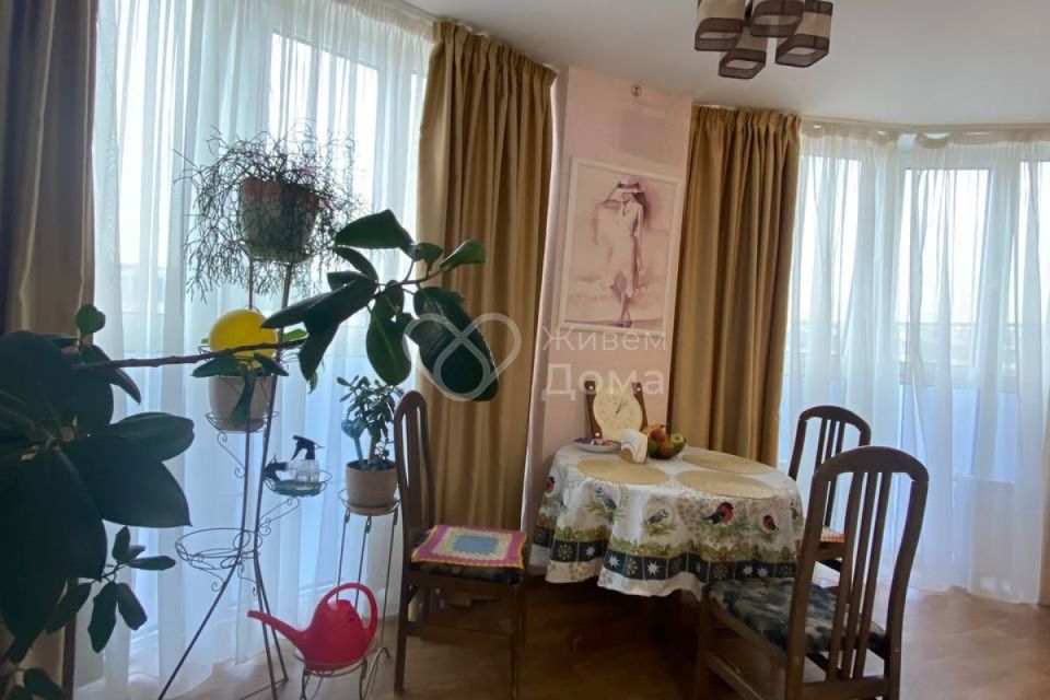 Продаётся 2-комнатная квартира, 65 м²