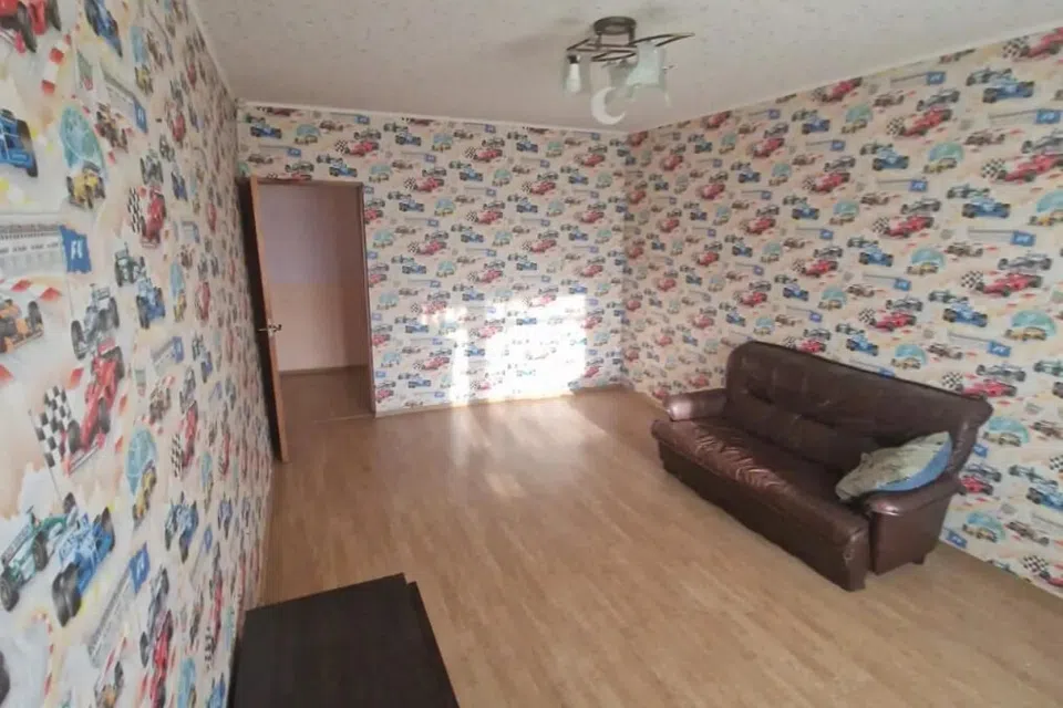 Продаётся 4-комнатная квартира, 136 м²