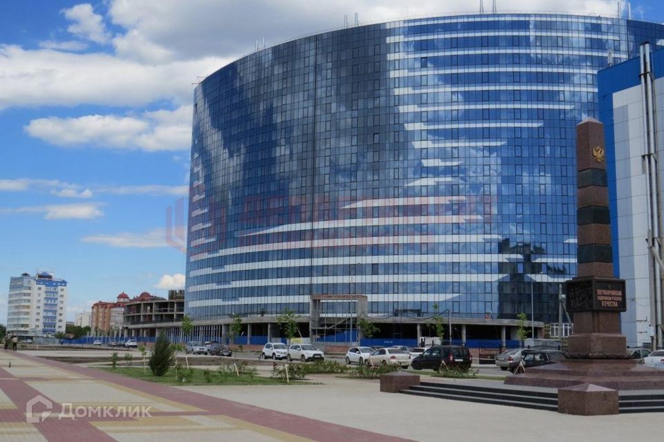 Продаётся 4-комнатная квартира, 148.8 м²