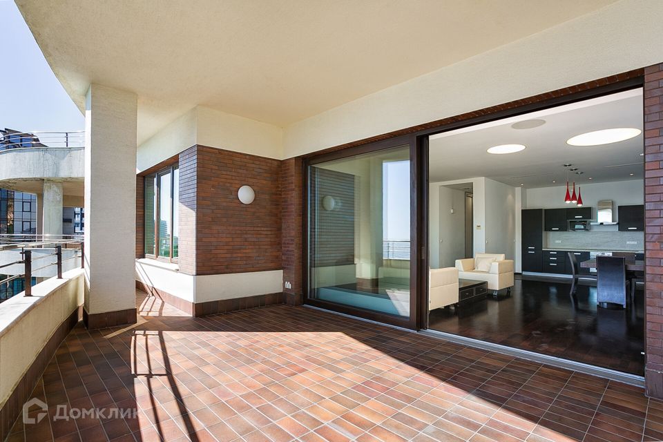 Продаётся 1-комнатная квартира, 104.1 м²