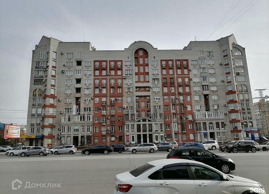 Продаётся 4-комнатная квартира, 160.9 м²