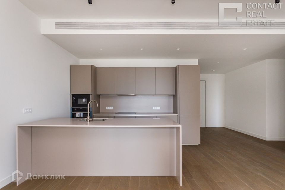 Продаётся 4-комнатная квартира, 164 м²