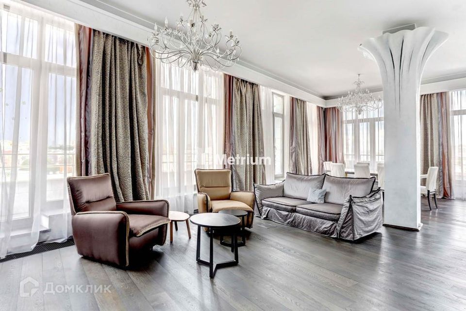 Продаётся 4-комнатная квартира, 273.4 м²