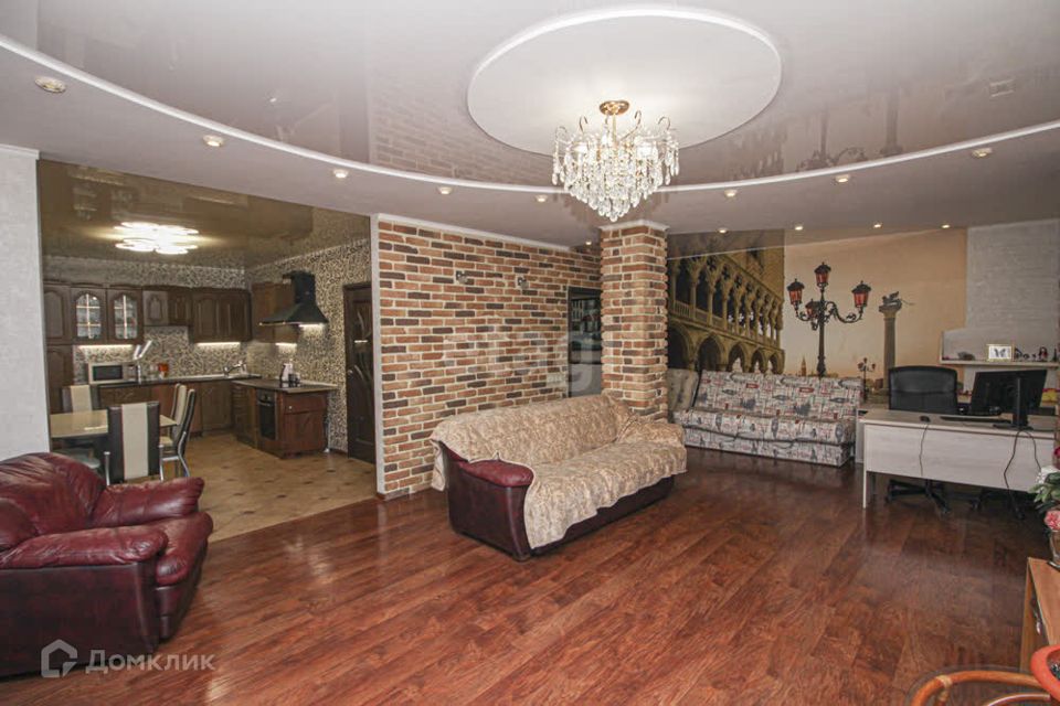 Продаётся 3-комнатная квартира, 112 м²