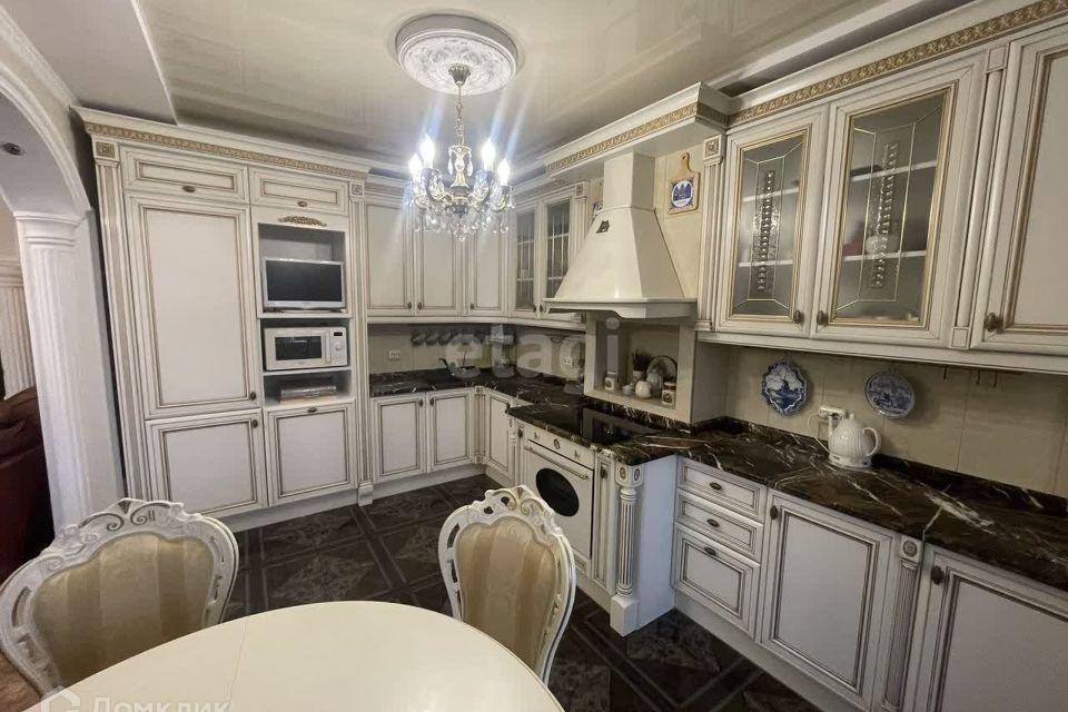 Продаётся 4-комнатная квартира, 118 м²